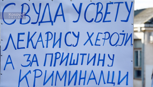 Protestna šetnja zdravstvenih radnika u Severnoj Mitrovici
