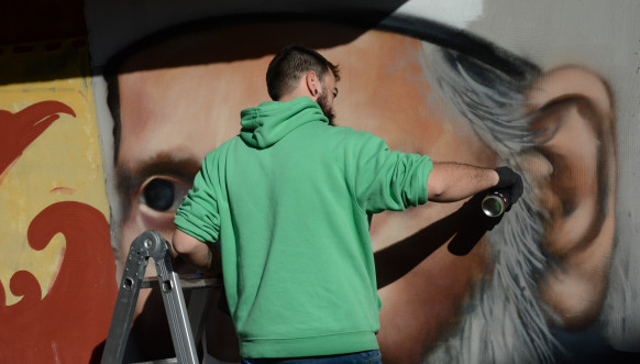 Mural blaženopočivšem patrijarhu Pavlu i mitropolititu Amfilohiju u Severnoj Mitrovici Mural blaženopočivšem patrijarhu Pavlu i mitropolititu Amfilohiju u Severnoj Mitrovici