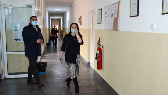 Spirić i Biševac prilikom obilaska Medicinske škole