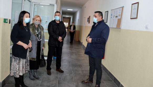 Spirić i Biševac prilikom obilaska Medicinske škole