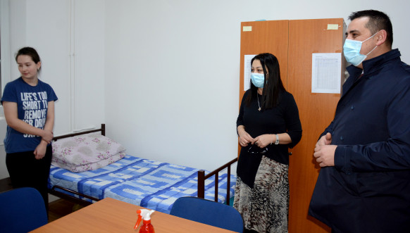 Spirić i Biševac prilikom obilaska Medicinske škole