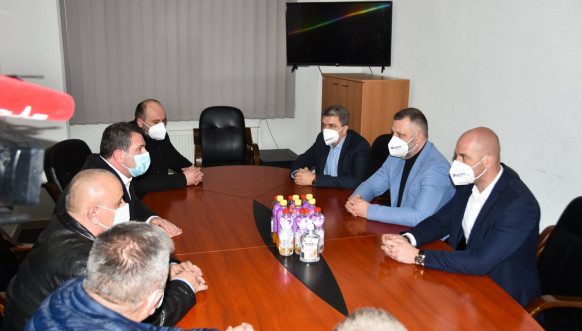 Predstavnici Srpske liste tokom posete Novom Brdu, Pasjanu i Partešu Predstavnici Srpske liste tokom posete Novom Brdu, Pasjanu i Partešu
