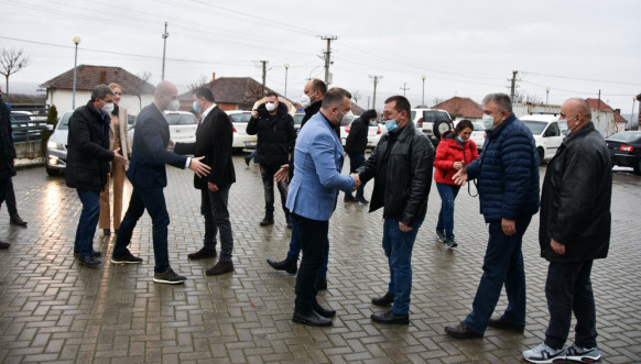 Predstavnici Srpske liste tokom posete Novom Brdu, Pasjanu i Partešu Predstavnici Srpske liste tokom posete Novom Brdu, Pasjanu i Partešu