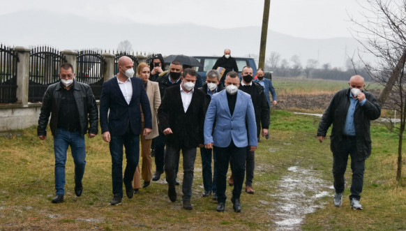 Predstavnici Srpske liste tokom posete Novom Brdu, Pasjanu i Partešu Predstavnici Srpske liste tokom posete Novom Brdu, Pasjanu i Partešu
