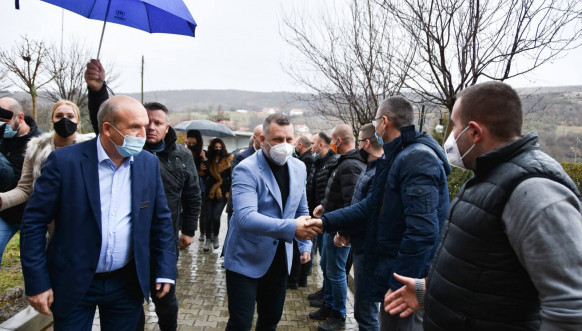 Predstavnici Srpske liste tokom posete Novom Brdu, Pasjanu i Partešu Predstavnici Srpske liste tokom posete Novom Brdu, Pasjanu i Partešu