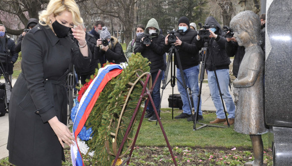 Kisić Tepavčević polaže vence
