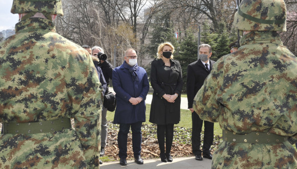 Odavanje pošte stradalima
