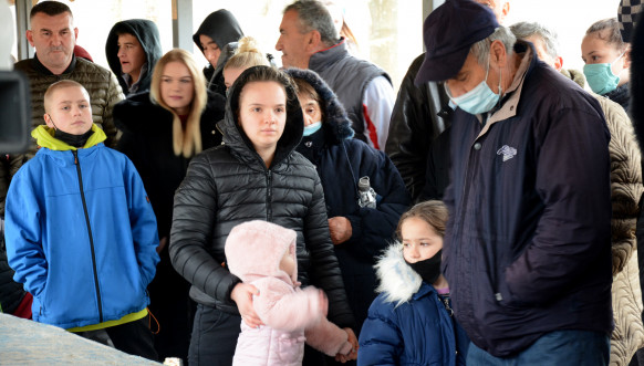 Narodni poslanici Ivana Popović i Janko Langura u poseti severu Kosova - selo Kamenica Narodni poslanici Ivana Popović i Janko Langura u poseti severu Kosova - selo Kamenica