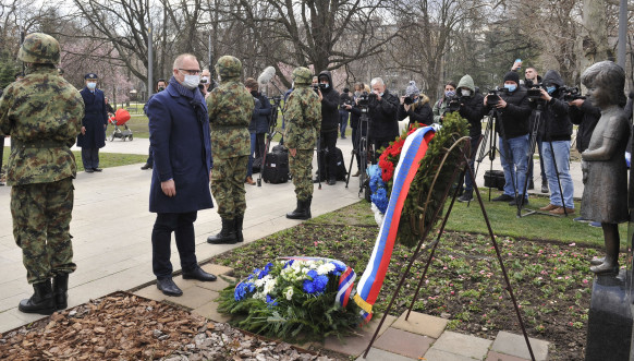 Polaganje venaca stradalima u NATO bombardovanju