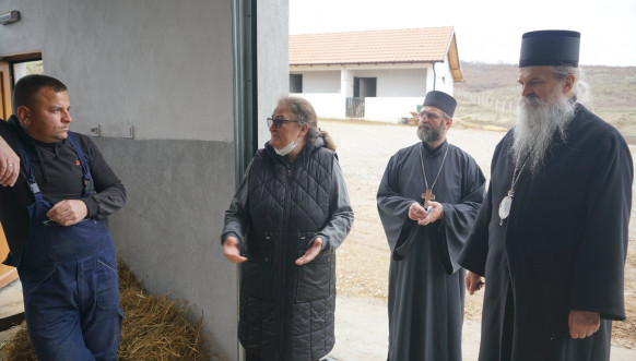 Episkop raško - prizrenski vladika Teodosije u novoizgrađenoj farmi