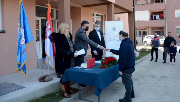 Dodela stanova u Zvečanu za bivše stanare Staračkog doma