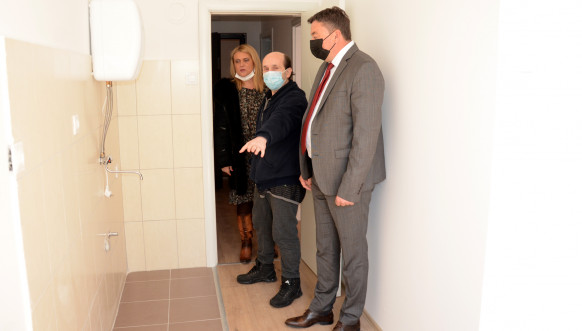 Dodela stanova u Zvečanu za bivše stanare Staračkog doma
