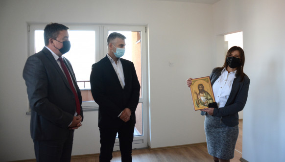 Dodela stanova u Zvečanu za bivše stanare Staračkog doma