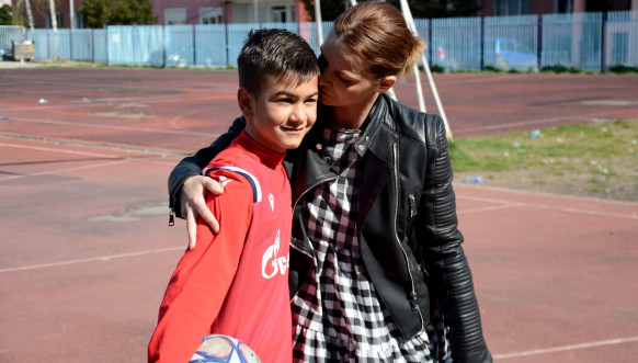 Filip Kostić dao dres Pavkova na aukciju za lečenje Magdalene Nedeljković Filip Kostić dao dres Pavkova na aukciju za lečenje Magdalene Nedeljković