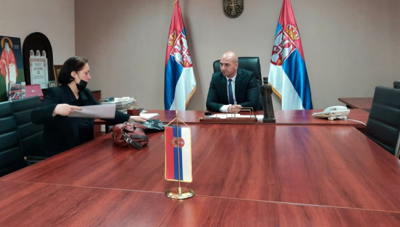 Načelnik okruga Slavko Simić tokom upoznavanja sa problemima građana Načelnik okruga Slavko Simić tokom upoznavanja sa problemima građana