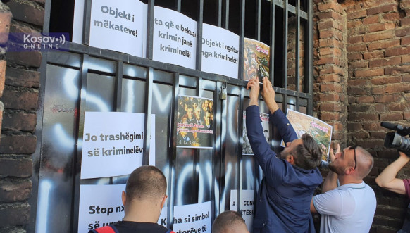 protesti studenata kod crkve Hrista Spasa u Prištini