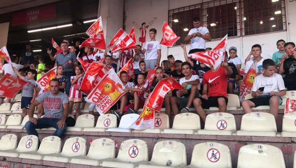 Deca iz Leposavića bodrie Crvenu Zvezdu Deca iz Leposavića bodrie Crvenu Zvezdu