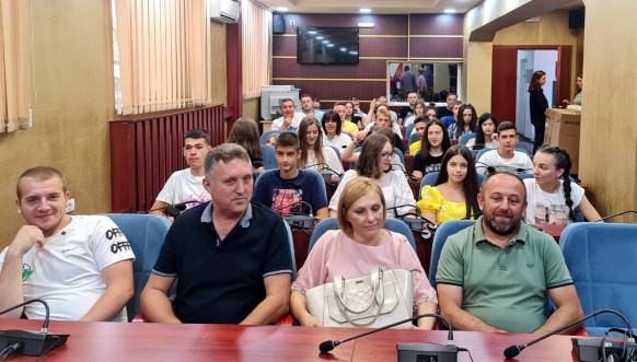 Dodela nagrada najboljim učenicima - Leposavić