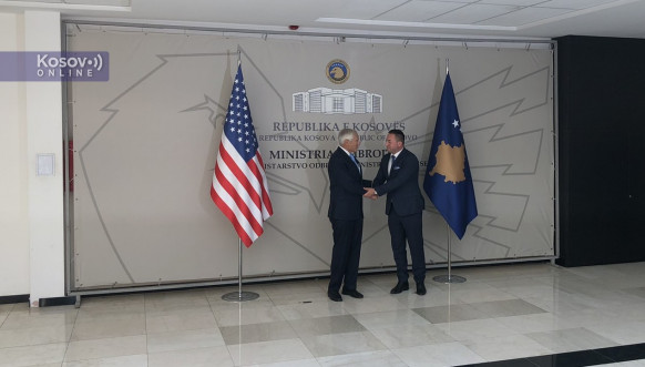 Vesli Klark - doček u Ministarstvu odbrane