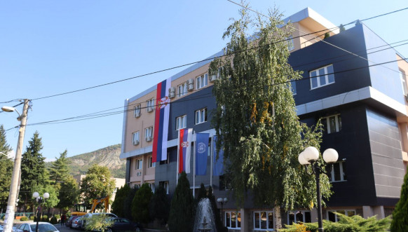 Leposavić - srpske zastave