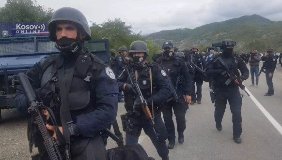 Smena pripadnika Kosovske policije na Jarinju
