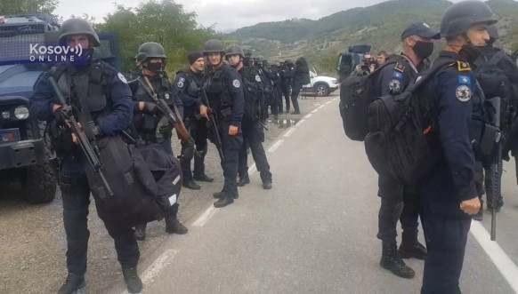 Smena pripadnika Kosovske policije na Jarinju