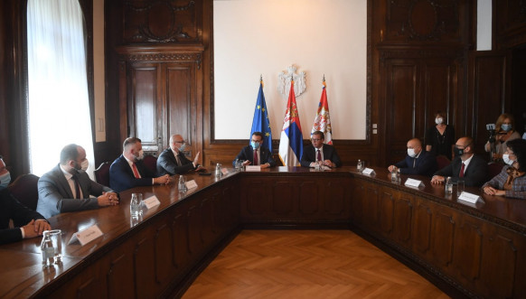 Vučić i Petković sa predstavnicima Srba sa Kosova Vučić i Petković sa predstavnicima Srba sa Kosova