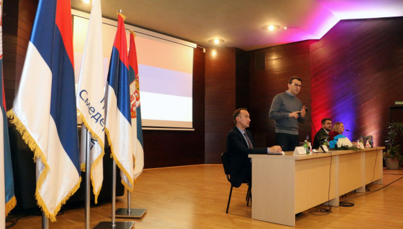 Petković sa raseljenim Srbima sa KIM u Smederevu