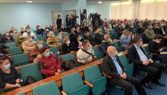Jagodina - Petković razgovara sa raseljenim licima sa KiM