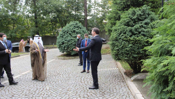 Selaković sa ministrom inostranih poslova Кuvajta šeikom Ahmedom Naserom Al Mohamedom Al Sabahom Selaković sa ministrom inostranih poslova Кuvajta šeikom Ahmedom Naserom Al Mohamedom Al Sabahom