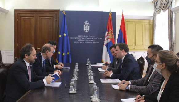 Nikola Selaković sa Enrikeom Morom Nikola Selaković sa Enrikeom Morom
