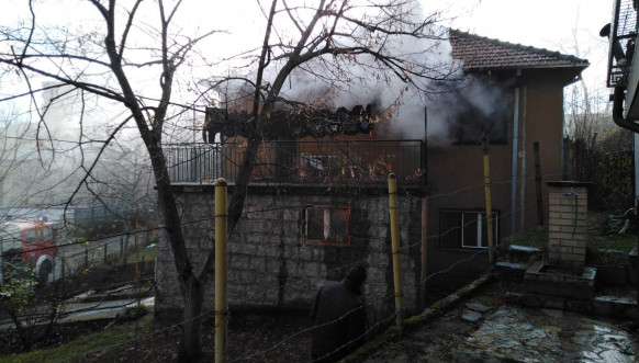 Požar u privatnoj kući u Severnoj Mitrovici