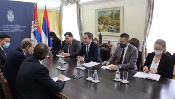 Nikola Selaković sa Enrikeom Morom Nikola Selaković sa Enrikeom Morom