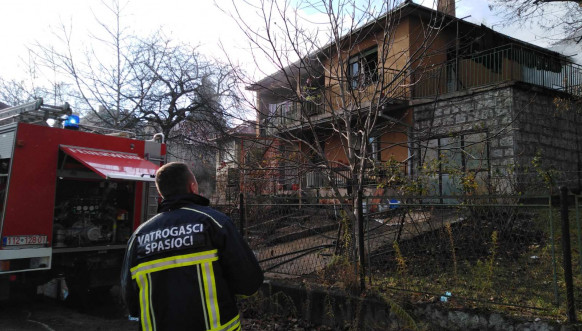 Požar u privatnoj kući u Severnoj Mitrovici