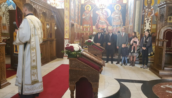 Liturgija, Mitrovdan, 2021, Severna Mitrovica 3.jpg Liturgija, Mitrovdan, 2021, Severna Mitrovica 3.jpg