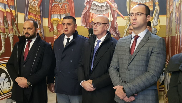 Liturgija, Mitrovdan, 2021, Severna Mitrovica.jpg Liturgija, Mitrovdan, 2021, Severna Mitrovica.jpg