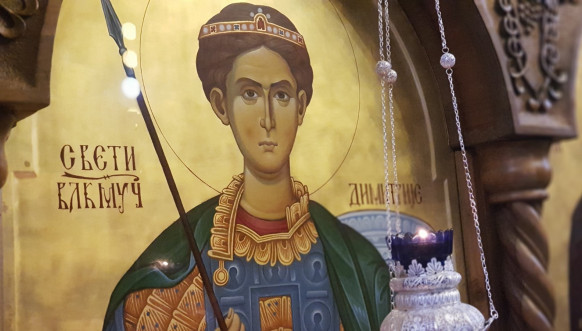 Liturgija, Mitrovdan, 2021, Severna Mitrovica.jpg Liturgija, Mitrovdan, 2021, Severna Mitrovica.jpg