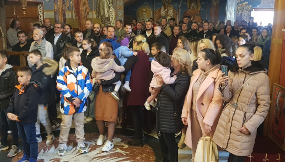 Liturgija, Mitrovdan, 2021, Severna Mitrovica.jpg Liturgija, Mitrovdan, 2021, Severna Mitrovica.jpg