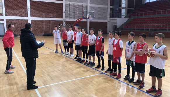 Mladi košarkaši 4.jpg Mladi košarkaši 4.jpg