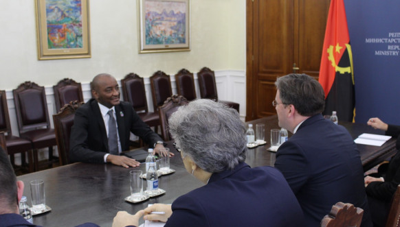Nikola Selaković na sastanku sa ambasadorom Angole Nikola Selaković na sastanku sa ambasadorom Angole