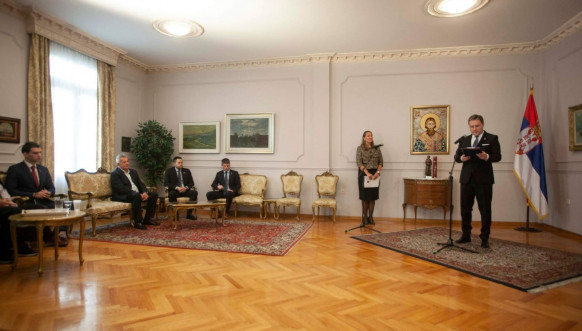 Selaković i Gujon dodeljuju nagradu čuvaru Zejtinlika