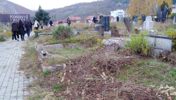 Zadušnice - groblje u Južnoj Mitrovici
