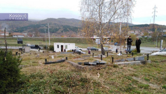 Zadušnice - groblje u Južnoj Mitrovici