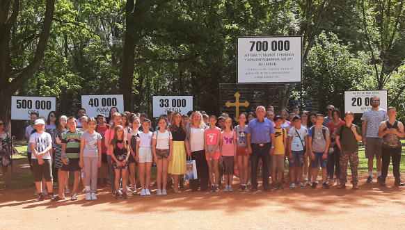 Odbor za pomoć КiM -"Spojimo decu KiM i Republike Srpske Odbor za pomoć КiM -"Spojimo decu KiM i Republike Srpske