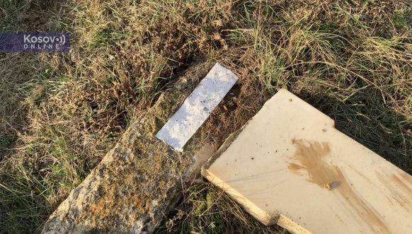 Porušeni spomenici na groblju u Kišnici