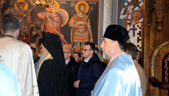 Badnje veče, Petković na paljenju badnjaka u hramu Svetog Dimitrija