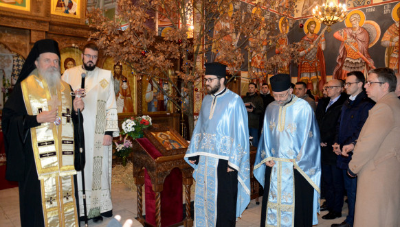 Badnje veče, Petković na paljenju badnjaka u hramu Svetog Dimitrija