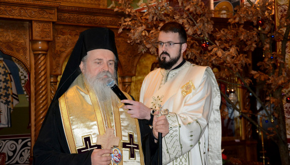 Badnje veče, Petković na paljenju badnjaka u hramu Svetog Dimitrija