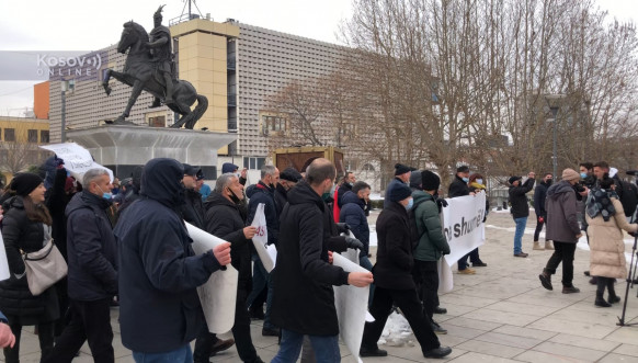 Protest građana u Prištini zbog poskupljenja struje.jpg