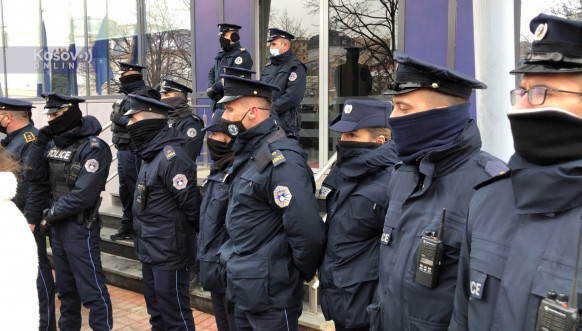 Protest građana u Prištini zbog poskupljenja struje.jpg